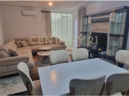 Jepet me qira apartament komod 2+1 – Rruga Besim Alla, Yzberisht