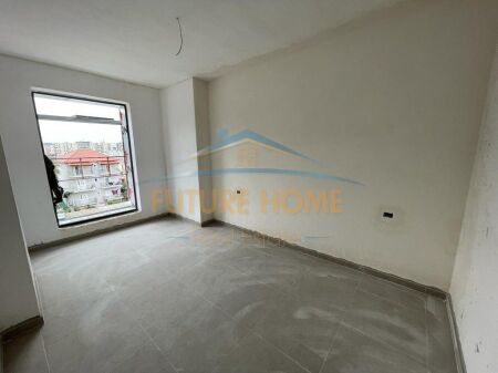 Shitet, Apartament 1+1, Rruga Babë Rexha, Tiranë.