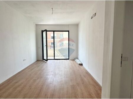 Apartament - Për Shitje - Liqeni I Thatë, Tiranë