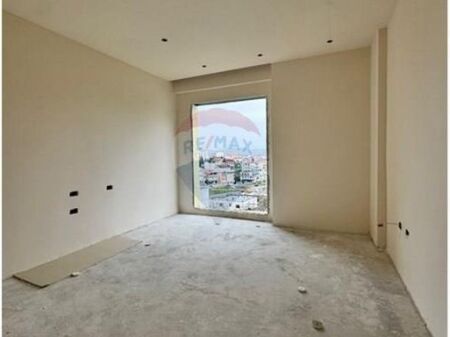 Appartamento 3+1+2 in vendita a Porcelan !