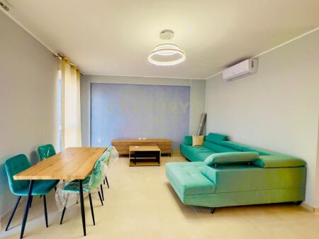 Appartamento 2+1+2+2 Posto Auto presso 5-Maji, vicino a Concord Center!