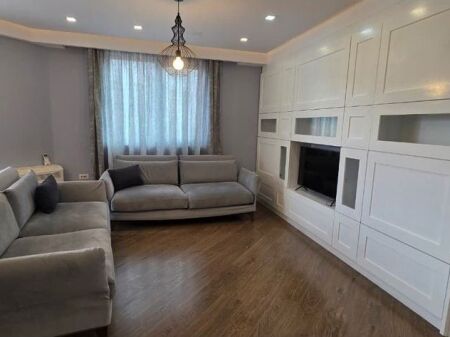 21 Dhjetori, Ish Parku! Ofrojmë për qira Apartament 2+1+2 te "Rezidenca Alba"!