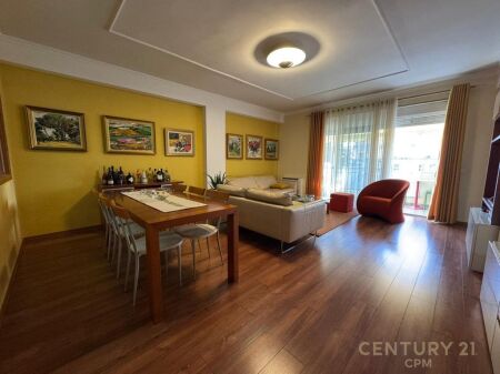 Apartament 2+1+2 Për Shitje në Ish Bllok 650,000 € Sip. Totale  136m2  Sip. e brendshme  120m2