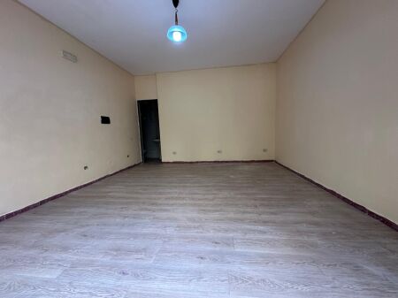 🏢Tek Ish Tregu Elektrik,Rruga Petro Nini Luarasi jepet me qera ambient biznesi,Bosh 350Euro