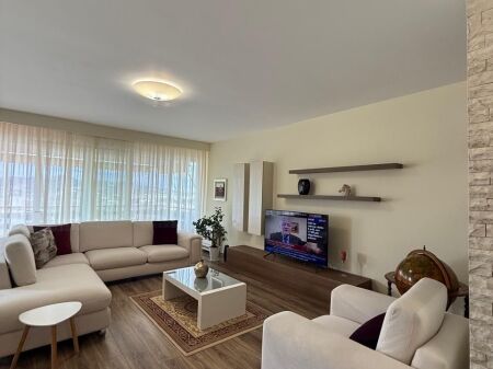 Apartament me qera