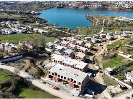 Villa in vendita sul lago di Farka!