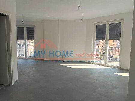 Ufficio in affitto nel centro di Tirana