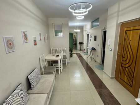 JEPET ME QERA KATI I DYTE I NJE VILE PRIVATE 1+1+2 PRANE SPITALIT,DURRRES