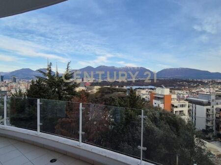 Apartament 2+1+2, me ballkon dhe pamje fantastike nga Liqeni dhe Kopshti Botanik