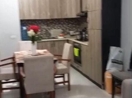 🏢Yzberisht,Pallatet E88 jepet me qera apartament ,2+1+2,i mobiluar 50,000Leke