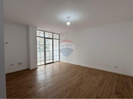 Apartament - Për Shitje - Rruga e Bogdanëve, Tiranë