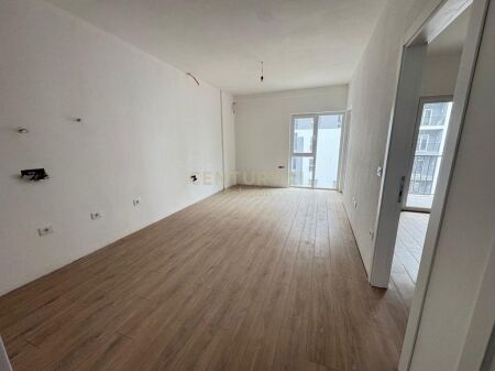 APARTAMENT 1+1 + POST PARKIMI TIRANA ENTRY 2