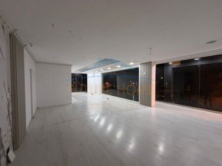 Locale commerciale in vendita, 21 Dhjetori