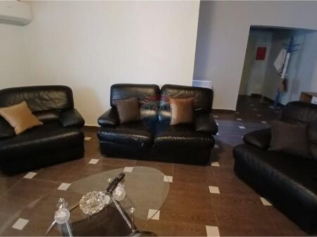 Apartament 2+1 me qera tek Komuna e Parisit !!!