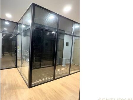 ZYRE ME QERA OPEN SPACE TE HILTON, PRANE DELIJORGJIT!