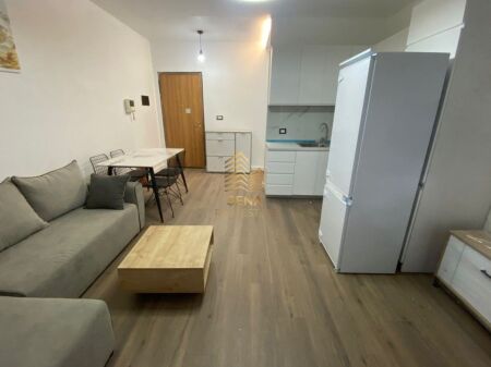 In vendita, Appartamento 1+1+Veranda, Comune di Parigi, 180.000 Euro