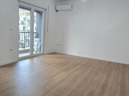 AMBIENT PËR ZYRA+POST PARKIMI