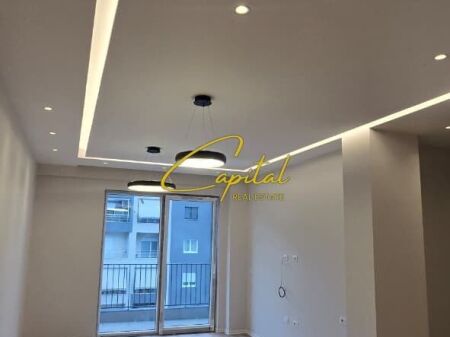 ZYRE ME QIRA 100 M2 KOMUNA E PARISIT 900 EURO