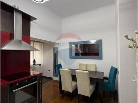 Apartament 2+1+2 me qira tek Rruga e Barrikadave