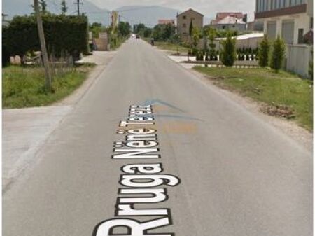 Shitet, Ndërtesë + Truall, Laknas, Tirane.