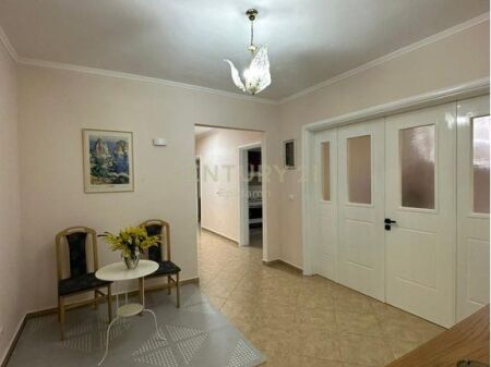 Apartament 2+1 me qira pranë Gjykatës