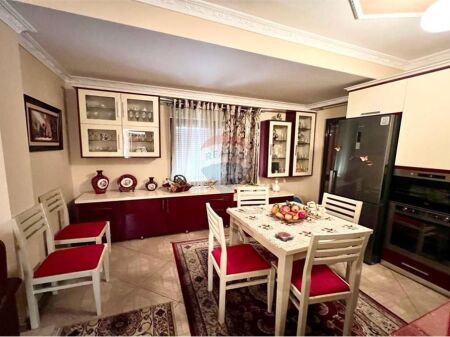 APARTAMENT 2+1 ME QIRA PRANE RRETHRROTULLIMIT SAUK !