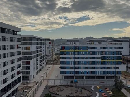 Shitet Apartament 2+1+2 me pamje nga Parku tek Univers City