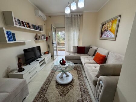 Shitet Apartament 1+1