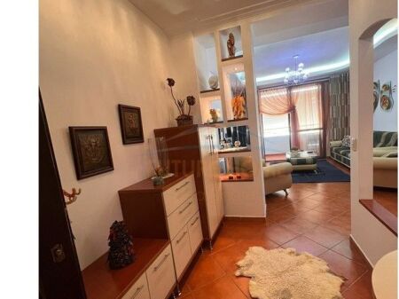Qera, Apartament 2+1+2, 21 Dhjetori.