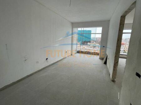 VENDESI APPARTAMENTO 1+1 , EX PARCO , VIA BABE REXHA