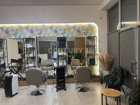 Shitet ambient biznesi në Durrës (Ish-URT)
