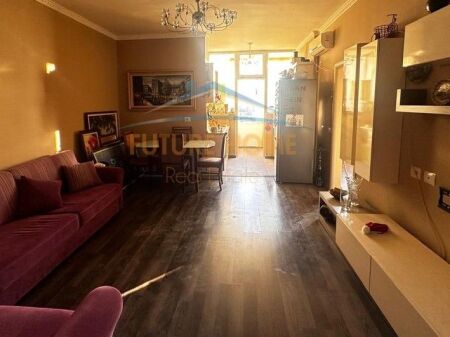 Qera, Apartament 2+1, Fresku, Tiranë