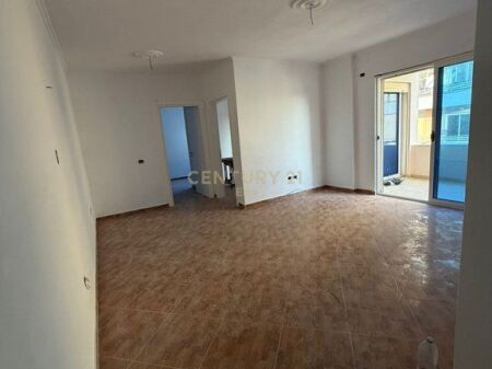 SHITET APARTAMENT 2+1 , PRANE KOMPLEKSIT FLORIDA , PLAZH , DURRES ! 155,000 € Sip. Totale  80m2
