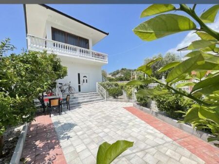 🏡 Shtëpi me qira pranë Lungomares (Vlore)