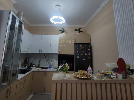 Shitet 2+1+2 ne Fresk