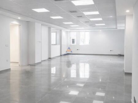 UFFICIO IN AFFITTO 450M2 "VICINO ALLA CLINICA INDIANA DELL'OCCHIO, COMUNE DI PARIGI" 6000 EURO.