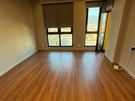 Jepet me qira 1+1 bosh te Square 21 Rruga e Kavajes 480 mije leke