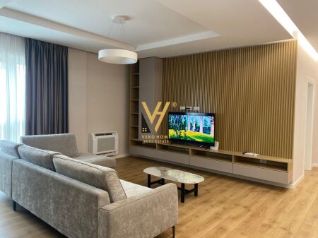 JEPET APARTAMENT 3+1+3+BLK ME QIRA TE LIQENI THATE 1.800 EURO