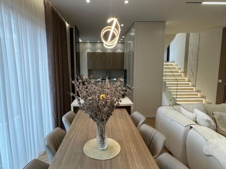 Vilë Rezidenciale – Vile Roses, Farkë