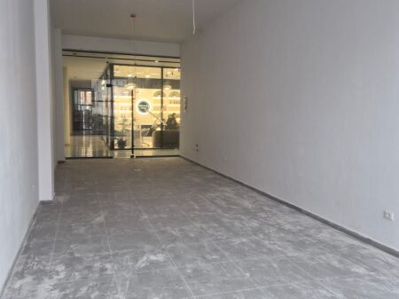 NEGOZIO IN AFFITTO PRESSO GARDEN BUILDING