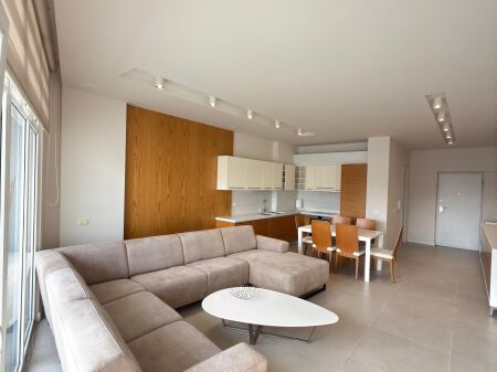 Apartament 2+1+2 per shitje te Komuna e Parisit