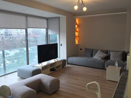 Shesim apartament 2+1 tek Radison Hotel, Liqeni i Thate