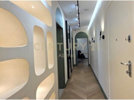 LOCALE PREMIUM IN AFFITTO PER UFFICIO O CLINICA IN VIA KOSOVARVE