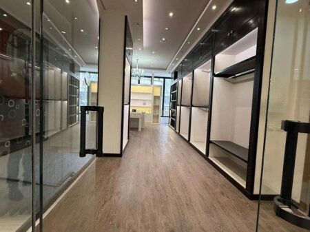 JEPET ME QERA NJESI KOMERCIALE NE KATE TE PARE PERBALLE STADIUMIT VLORE