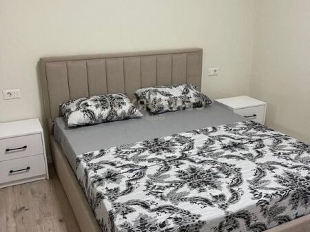 JEPET 2+1+2 ME QERA FRESK