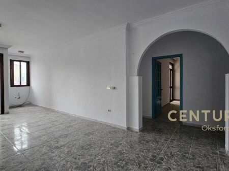 LOCALE UFFICIO IN AFFITTO NEL VECCHIO BLOCCO 3+1+2 CON GARAGE