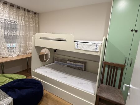 3+1,i mobiluar te shkolle e kuqe,cmimi 800 euro