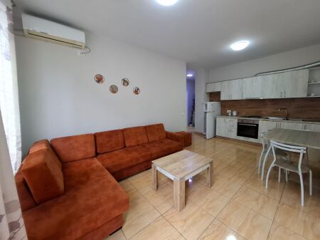 Laprak Jepet Apartament 2+1 Me Qera