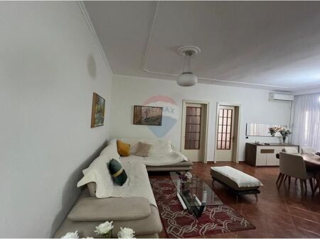 Komuna e Parisit, Tiranë  Apartament 2+1 Komuna e Parisit për shitje