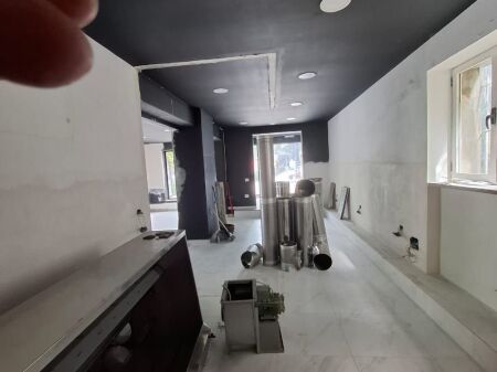 NEGOZIO IN VENDITA 80 M2 VICINO A 21 DHJETORI